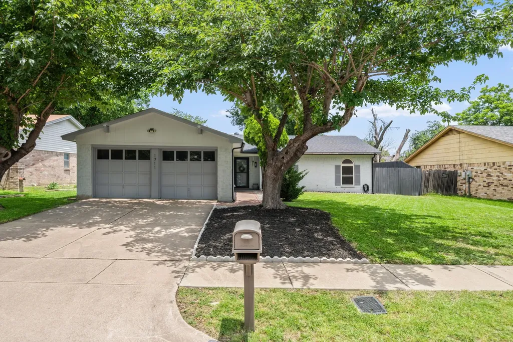 1711 Briar Meadow Drive Arlington TX 76014