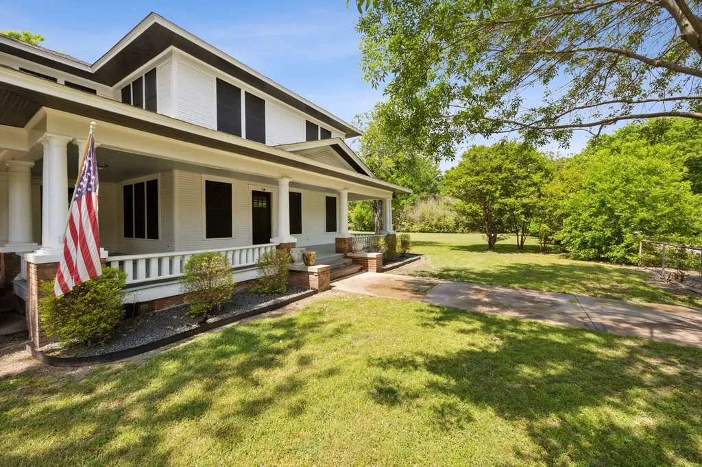 201 N Lenard Street Red Oak TX 75154