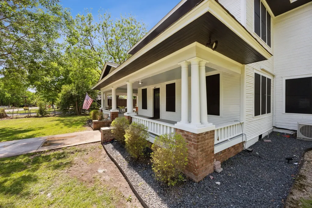 201 N Lenard Street Red Oak TX 75154