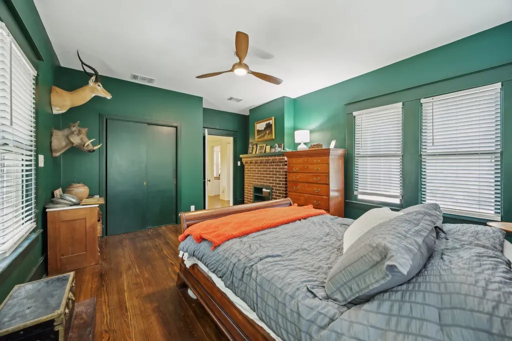 201 N Lenard Street Red Oak TX 75154