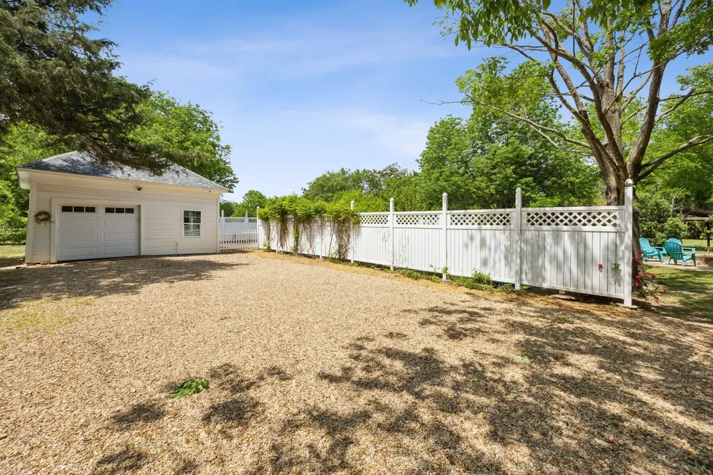 201 N Lenard Street Red Oak TX 75154