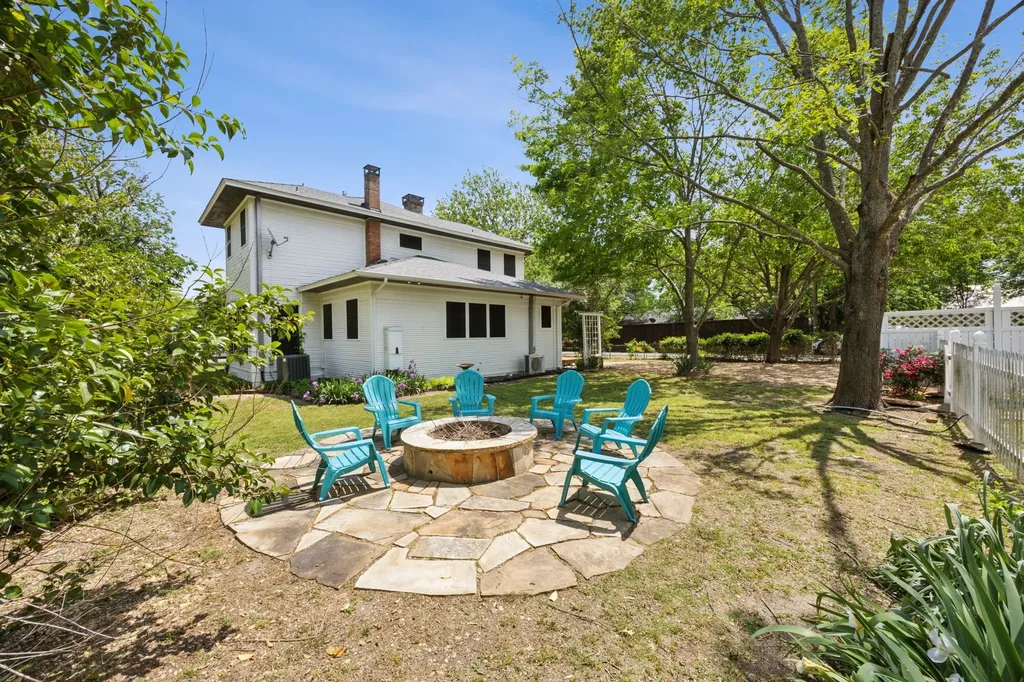 201 N Lenard Street Red Oak TX 75154