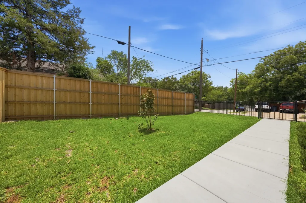 428 N Patton Avenue Dallas TX 75203