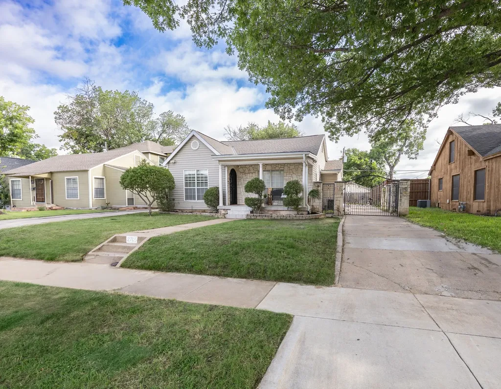 2705 Yucca Avenue Fort Worth TX 76111