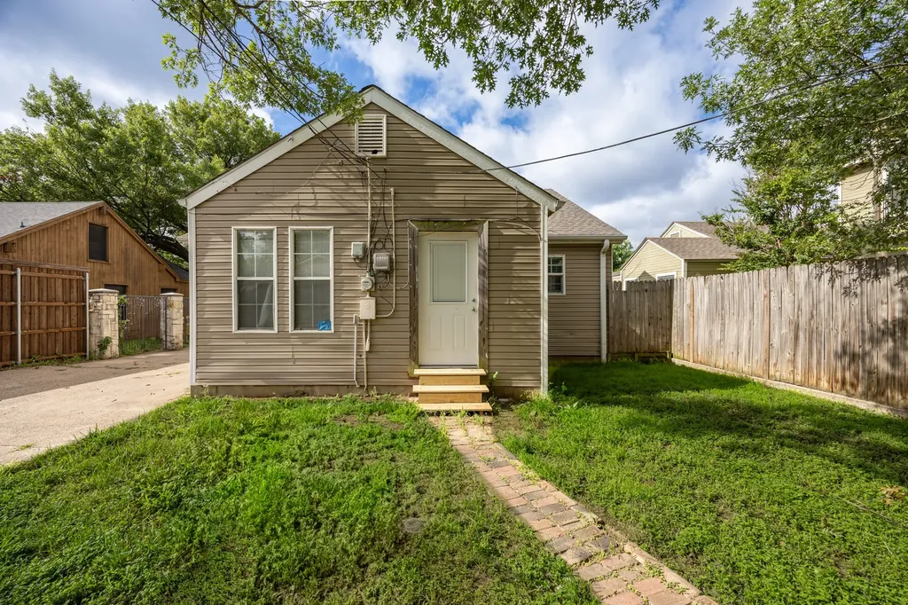 2705 Yucca Avenue Fort Worth TX 76111
