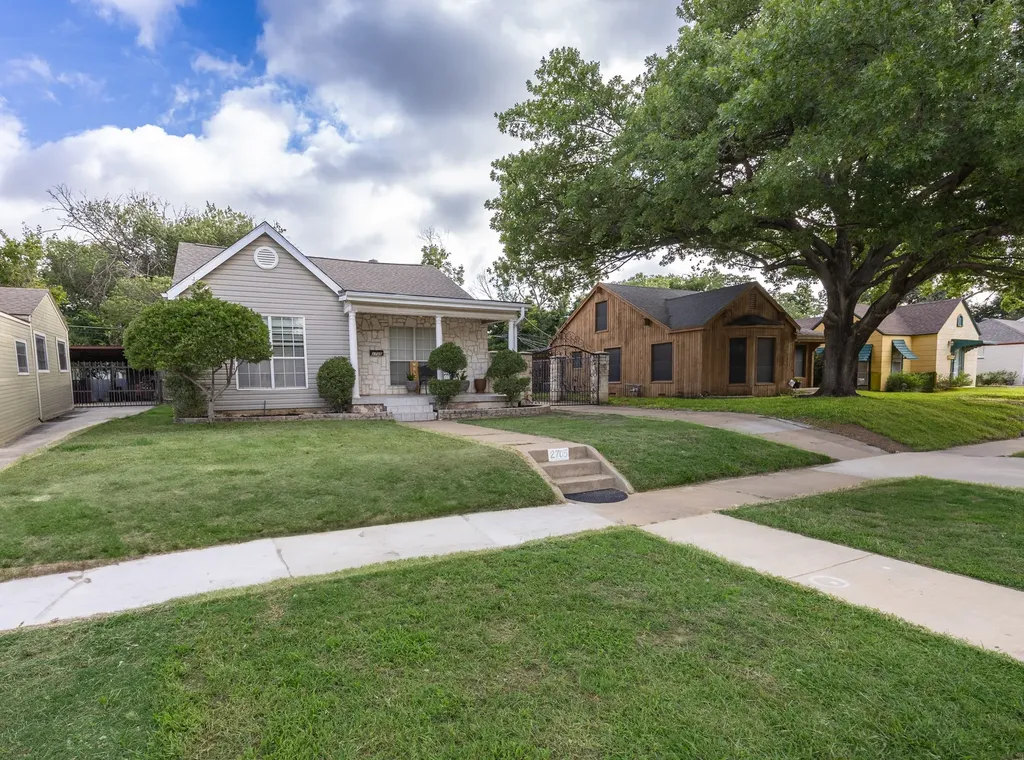 2705 Yucca Avenue Fort Worth TX 76111