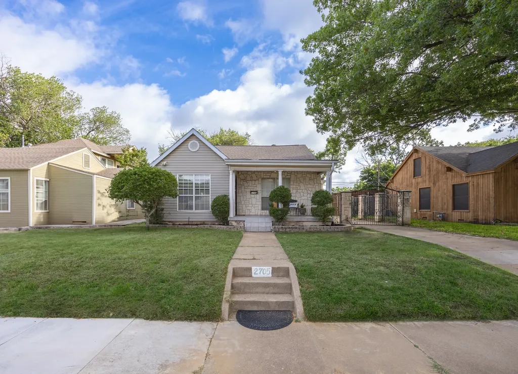 2705 Yucca Avenue Fort Worth TX 76111