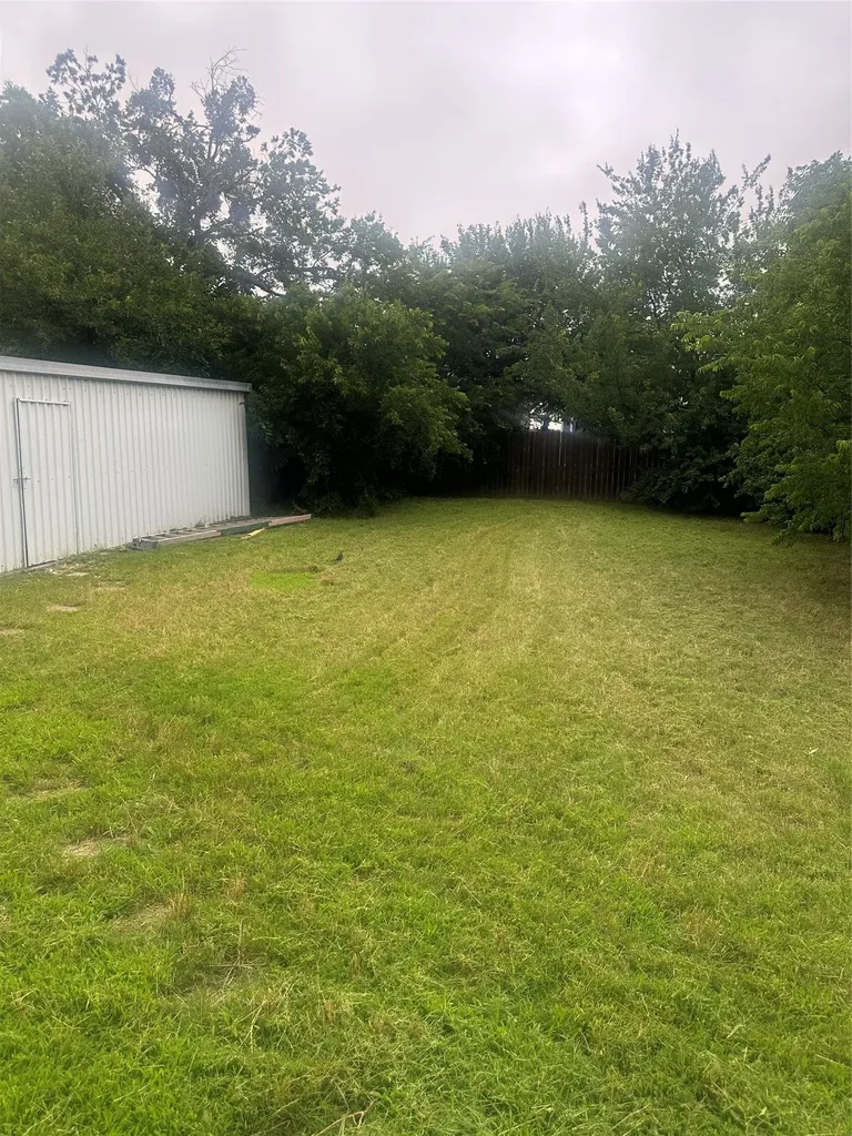 208 Washington Street Bowie TX 76230