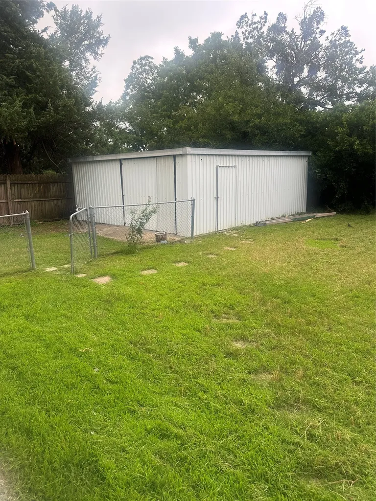 208 Washington Street Bowie TX 76230