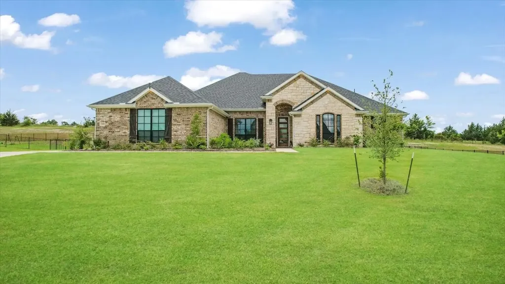 1080 Julian Drive Van Alstyne TX 75495