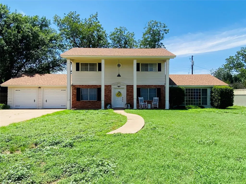 661 S 11th Avenue Munday TX 76371