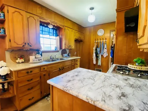 661 S 11th Avenue Munday TX 76371