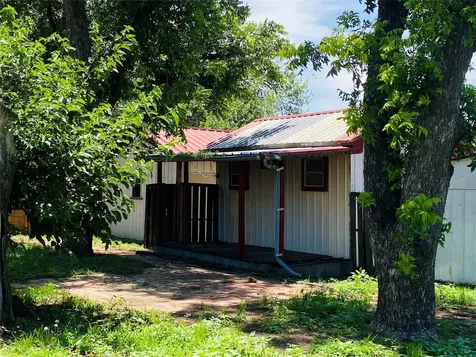 661 S 11th Avenue Munday TX 76371