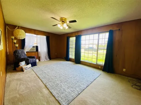 661 S 11th Avenue Munday TX 76371