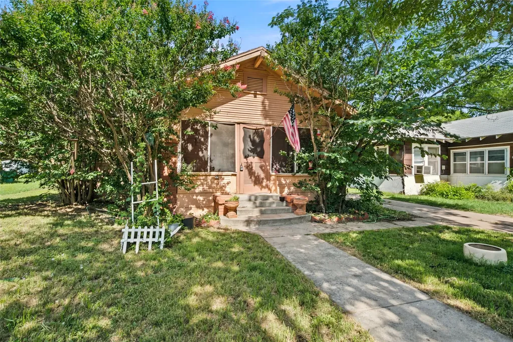 1307 S Seaman Street Eastland TX 76448