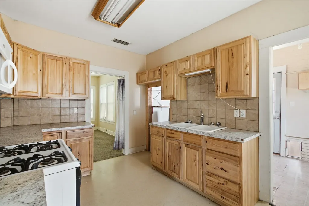 1307 S Seaman Street Eastland TX 76448