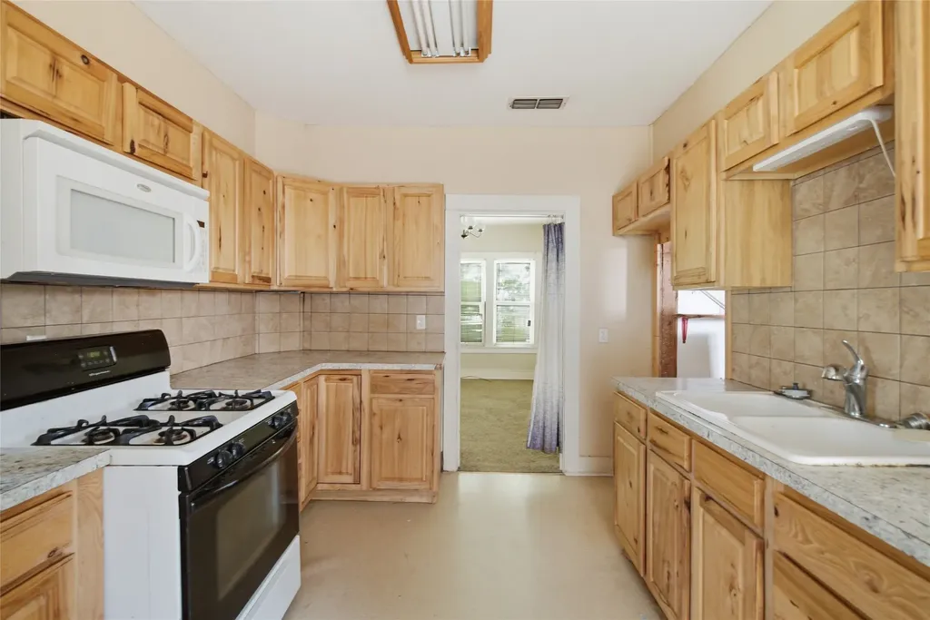 1307 S Seaman Street Eastland TX 76448