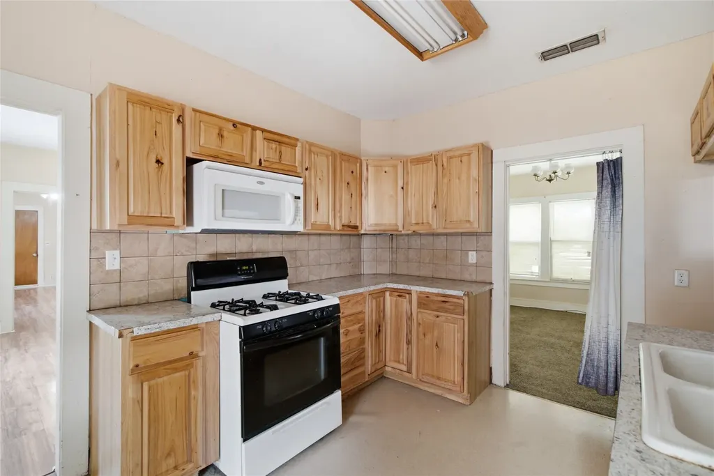 1307 S Seaman Street Eastland TX 76448