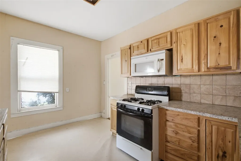 1307 S Seaman Street Eastland TX 76448