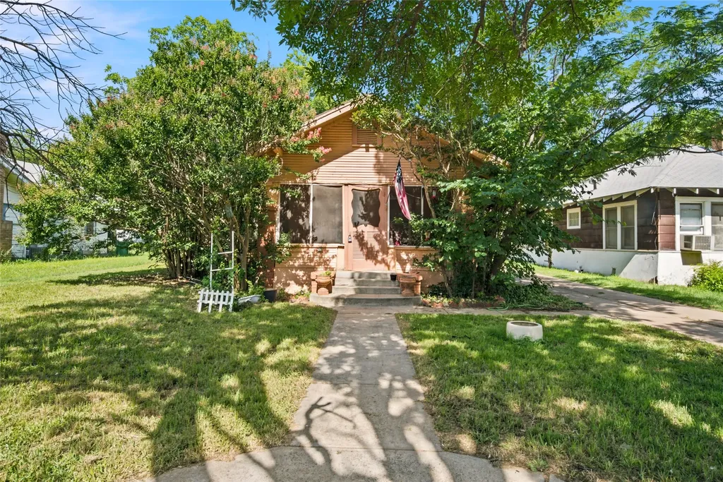 1307 S Seaman Street Eastland TX 76448