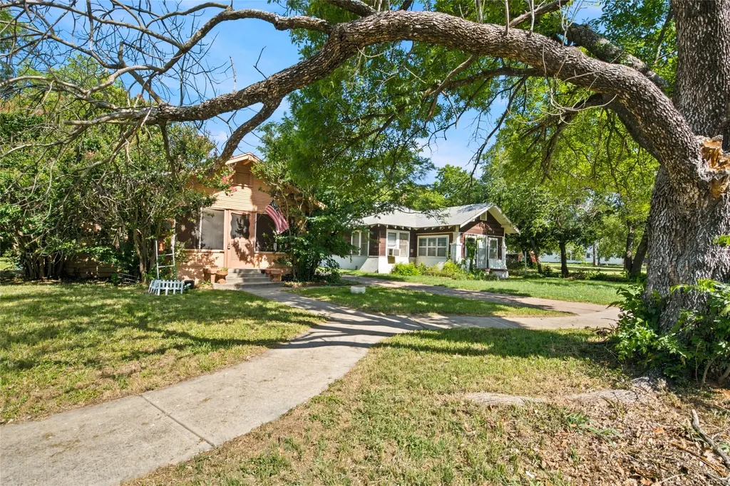 1307 S Seaman Street Eastland TX 76448