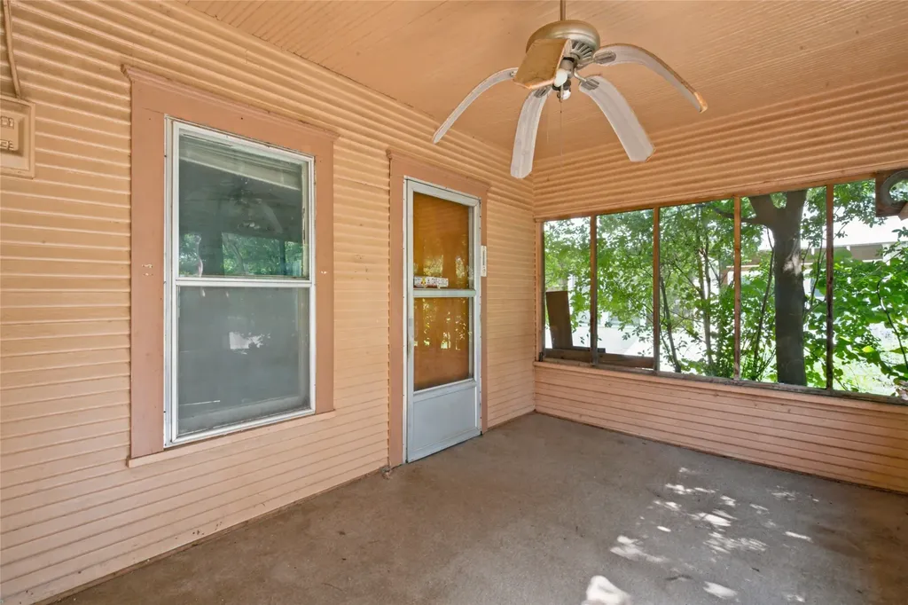 1307 S Seaman Street Eastland TX 76448
