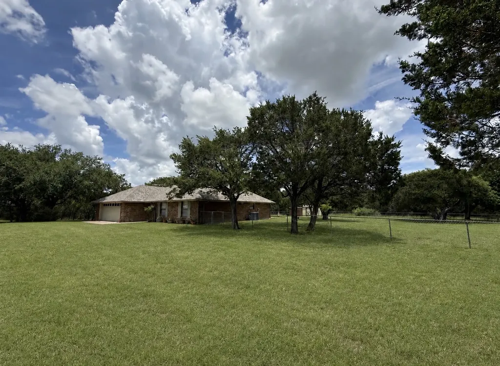 1192 Deer Trail Glen Rose TX 76043