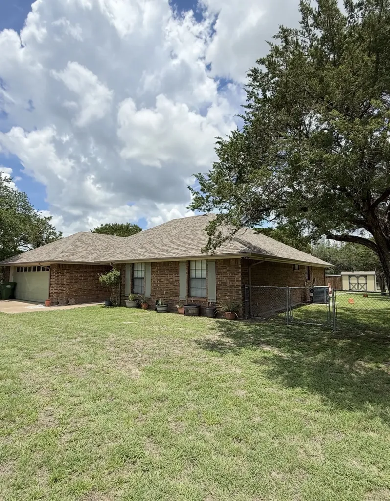 1192 Deer Trail Glen Rose TX 76043
