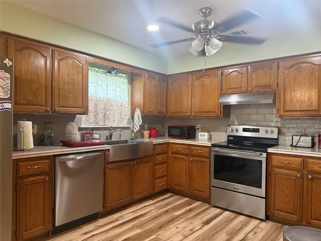 1192 Deer Trail Glen Rose TX 76043
