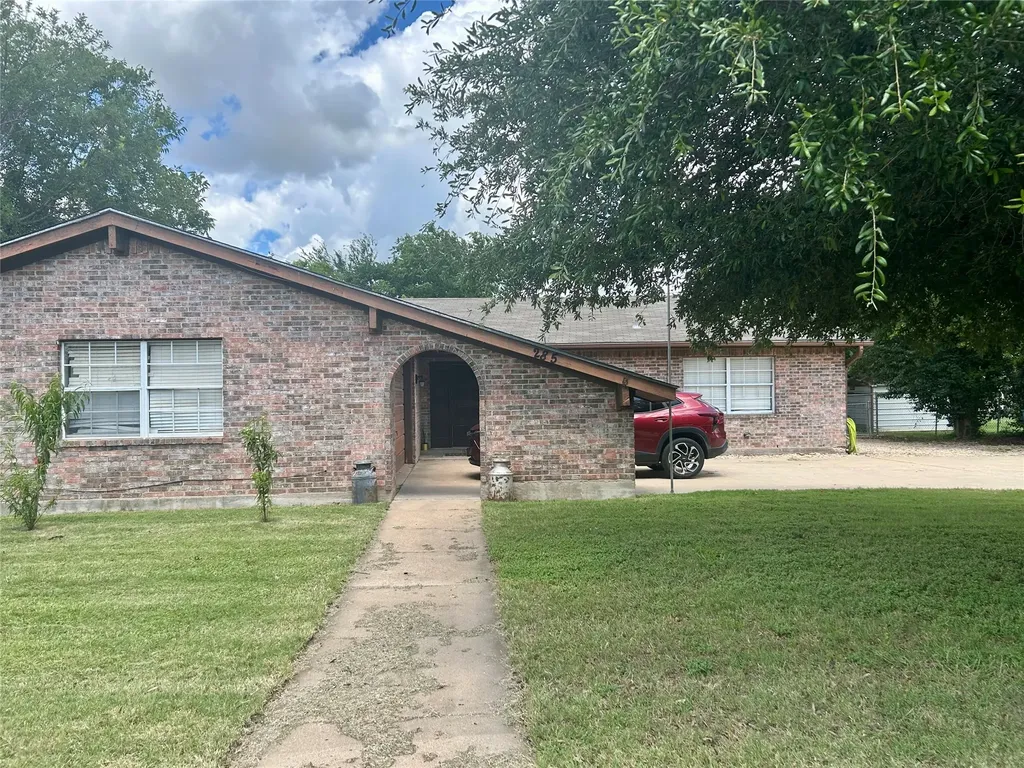 285 N Avenue B Crawford TX 76638