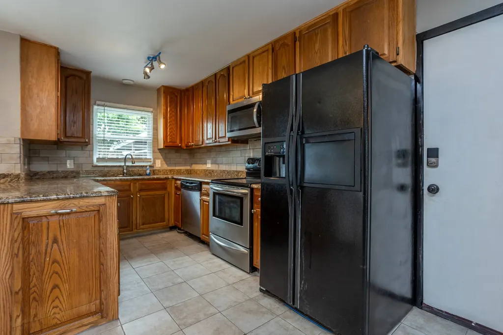 1206 Oakbluff Drive Lancaster TX 75146