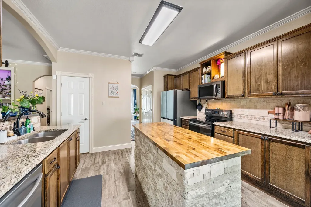 2012 Collington Drive Roanoke TX 76262