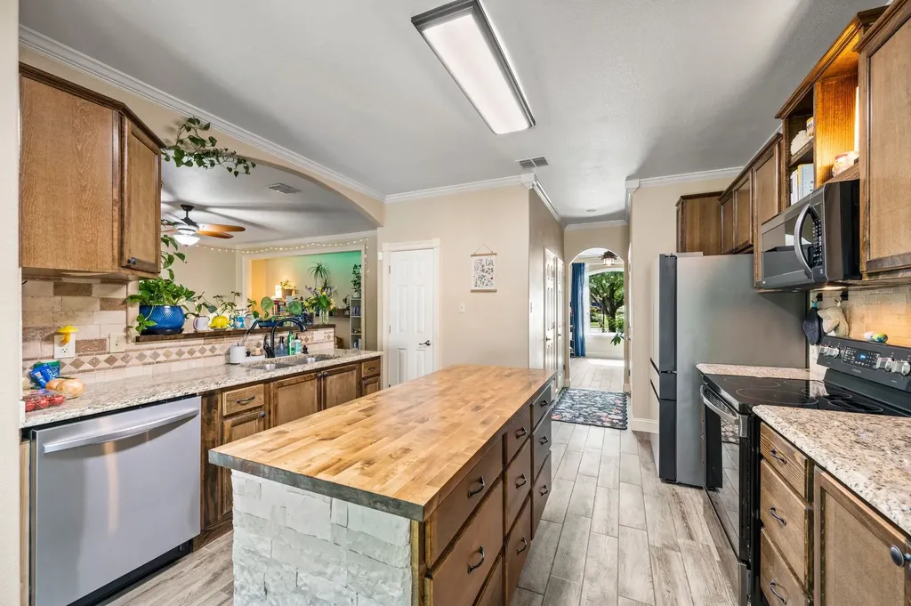 2012 Collington Drive Roanoke TX 76262