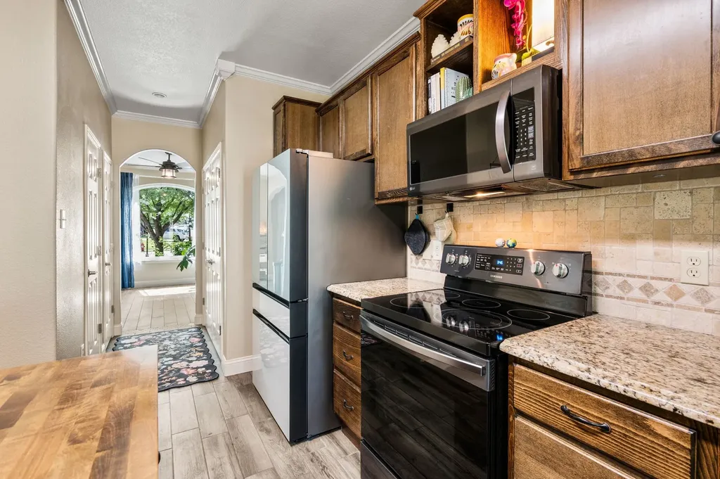 2012 Collington Drive Roanoke TX 76262