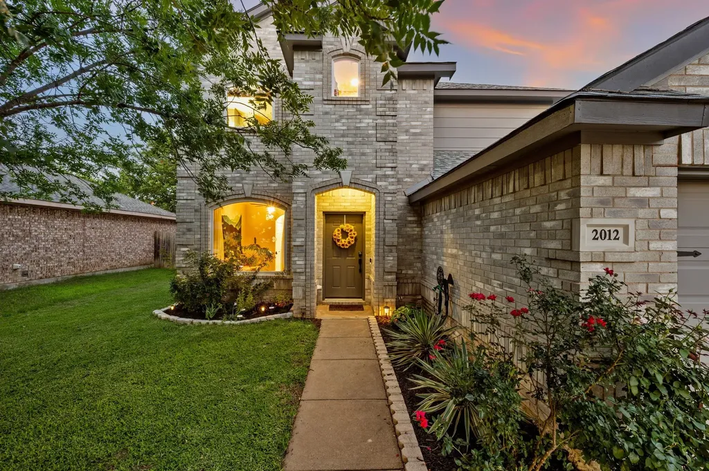 2012 Collington Drive Roanoke TX 76262