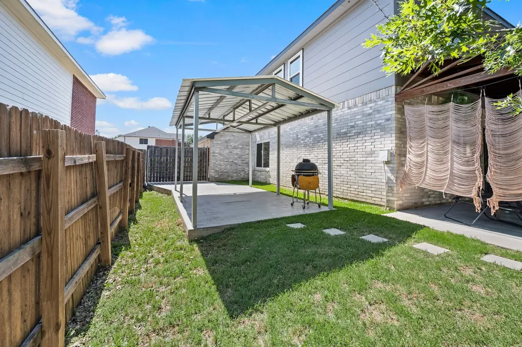 2012 Collington Drive Roanoke TX 76262