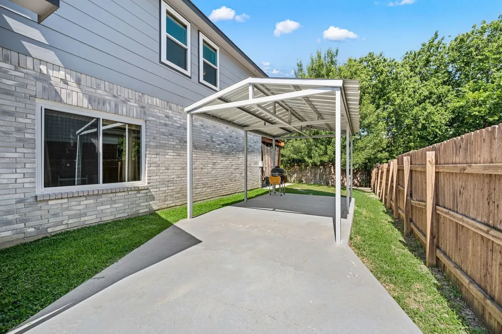 2012 Collington Drive Roanoke TX 76262