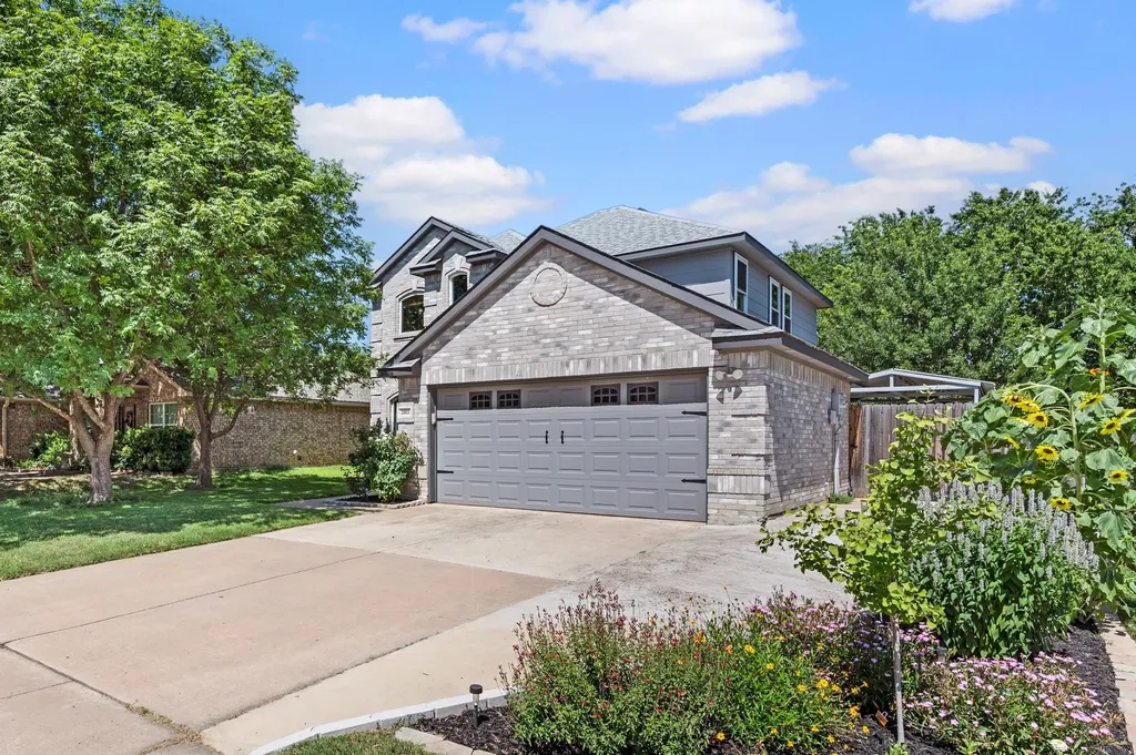 2012 Collington Drive Roanoke TX 76262