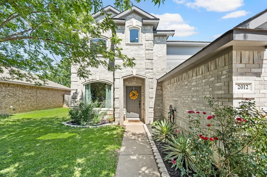 2012 Collington Drive Roanoke TX 76262