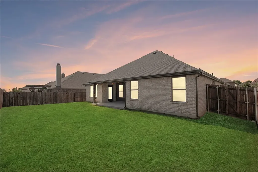541 Harvest Grove Drive Waxahachie TX 75165