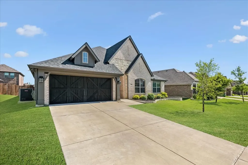 541 Harvest Grove Drive Waxahachie TX 75165