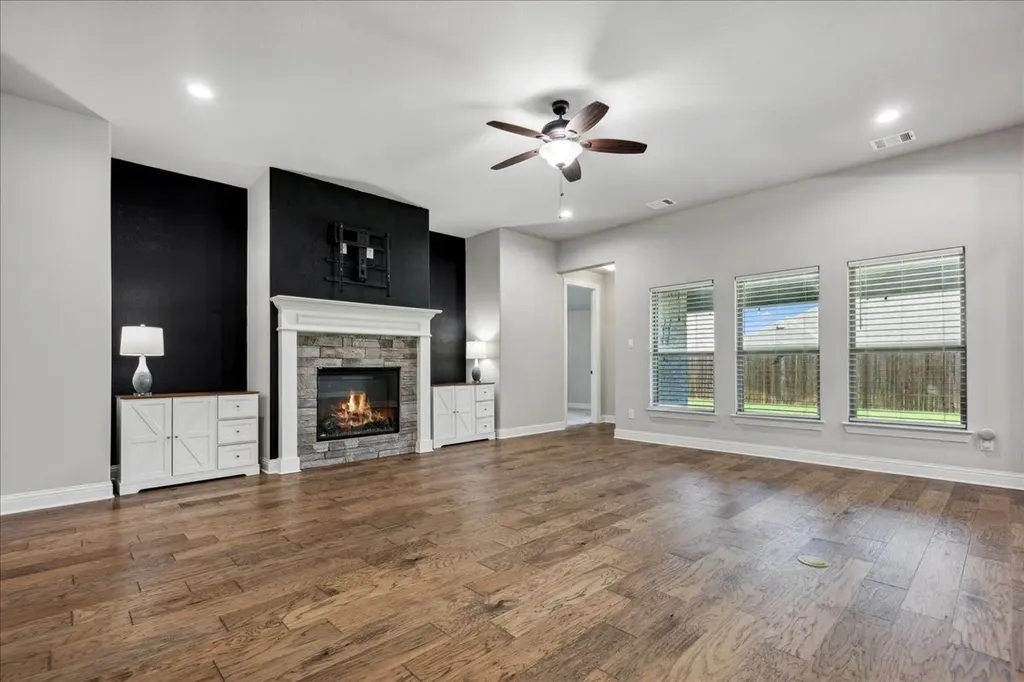 541 Harvest Grove Drive Waxahachie TX 75165