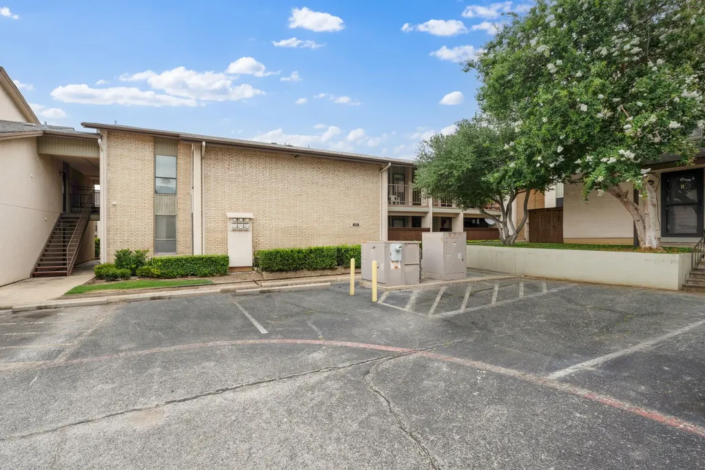 12824 Midway Road Dallas TX 75244