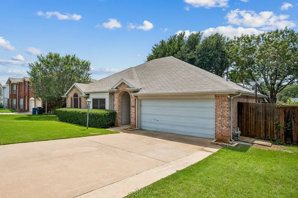 2612 Fountainview Drive Corinth TX 76210