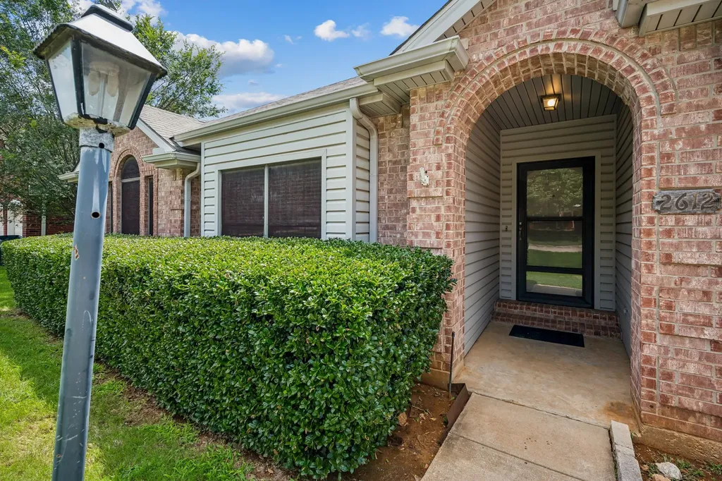 2612 Fountainview Drive Corinth TX 76210
