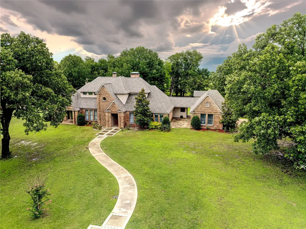 912 Walnut Creek Drive Fairfield TX 75840
