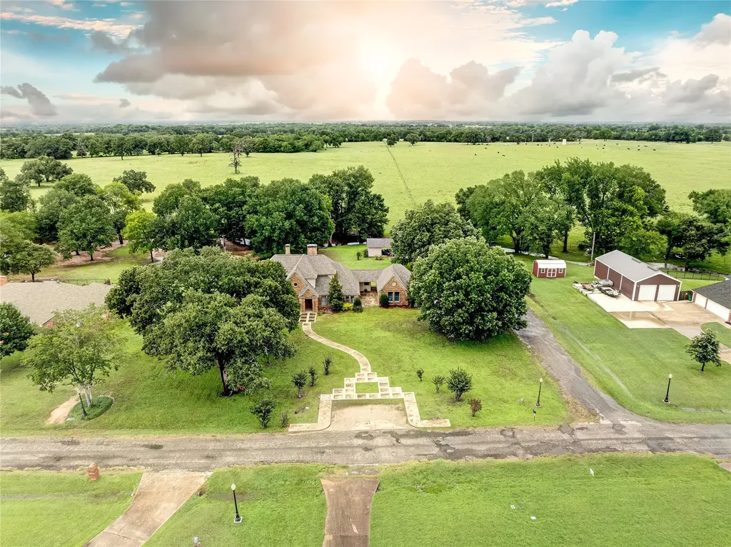 912 Walnut Creek Drive Fairfield TX 75840