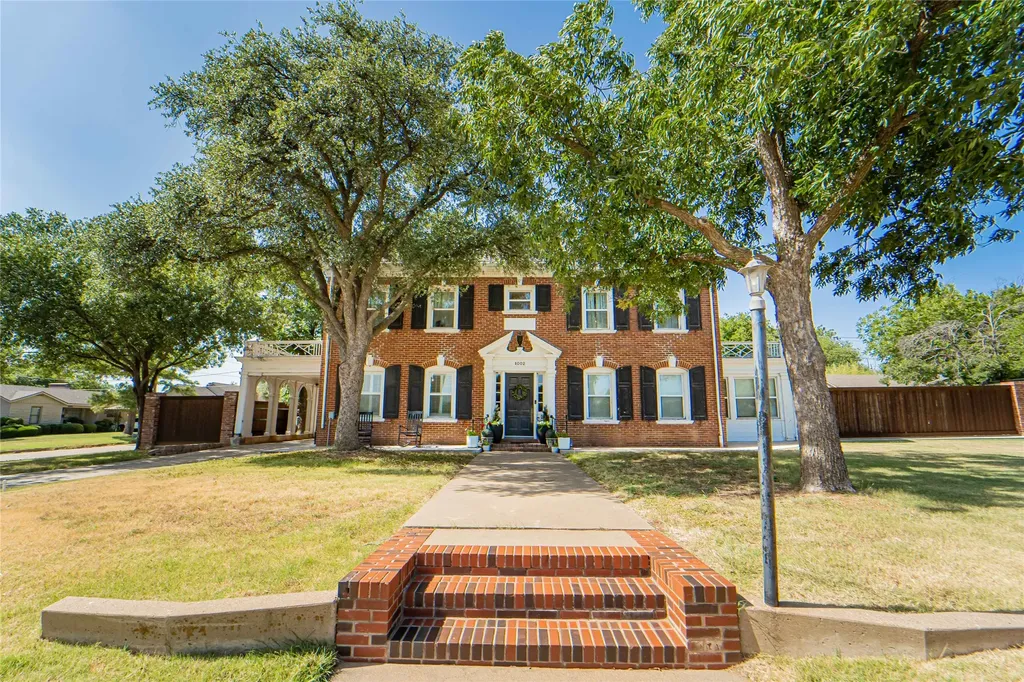 1002 E Lindsey Street Breckenridge TX 76424