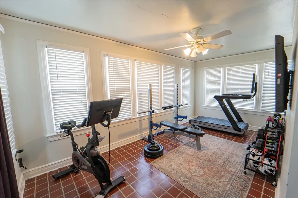 1002 E Lindsey Street Breckenridge TX 76424