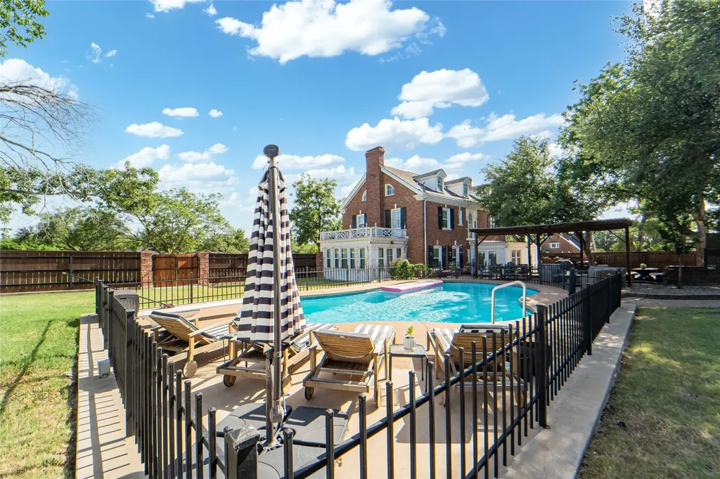 1002 E Lindsey Street Breckenridge TX 76424